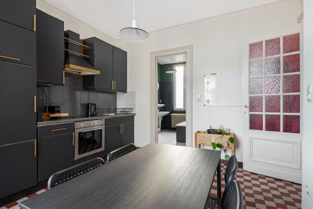 The Workspace W/free Parking Appartement