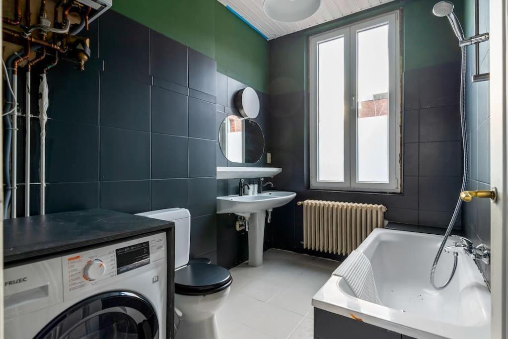 The Workspace W/free Parking Appartement